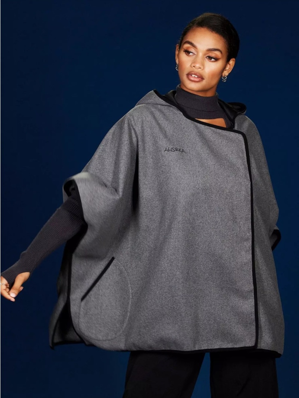 NWOT Her Universe Exclusive Star Wars Ahsoka Fulcrum Hooded Cape